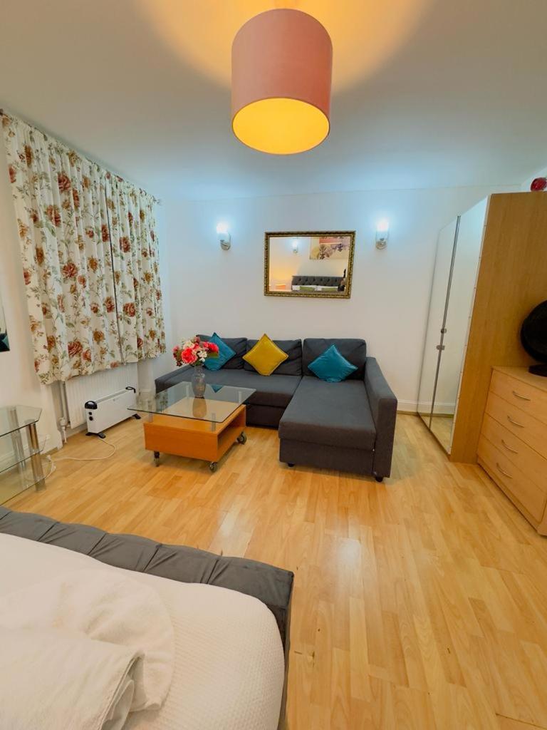 Bright Budget Studio Apartment In Central London Exterior photo